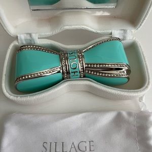 House of Sillage Lipstick Bow